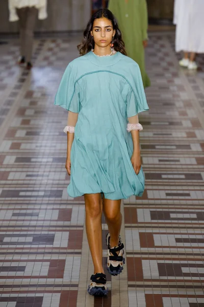 Look 15
